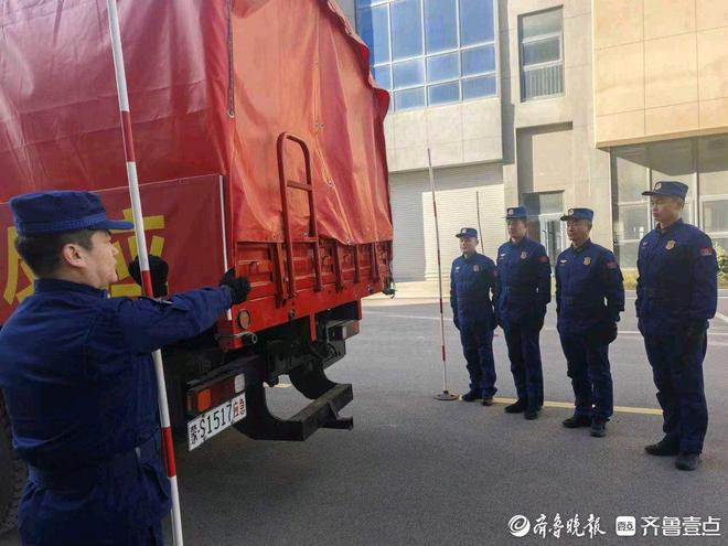 国家消防救援局山东机动队伍锤炼驾驶员岗位“实战”硬功(图2)