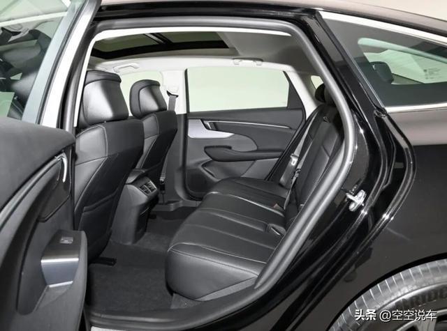 “公路之王”跌至15万!连隔音都是多层长5米比奥迪A6L舒适!(图4)