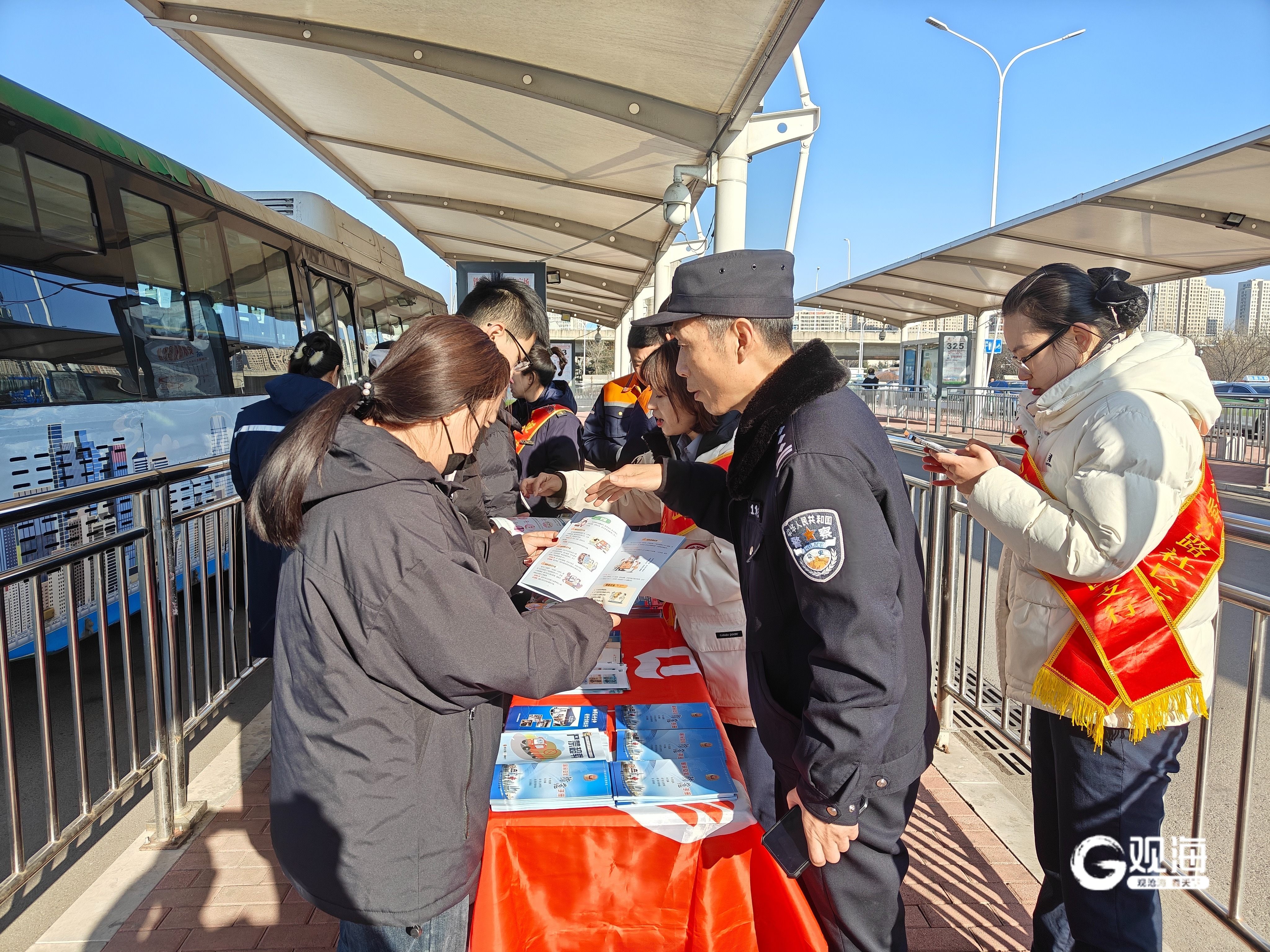 李沧巴士多方联动护平安惠民服务零距离送达(图2)