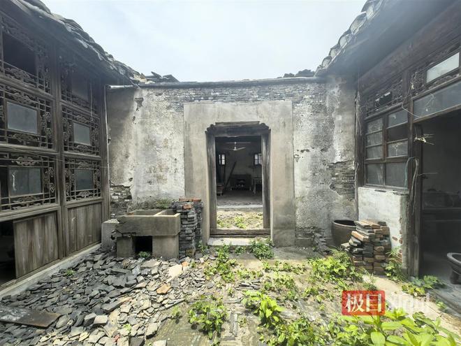 探访618元起拍的扬州清代合院：邻居称多年前院里住着一名近百岁老太老人离世后房子荒废(图3)