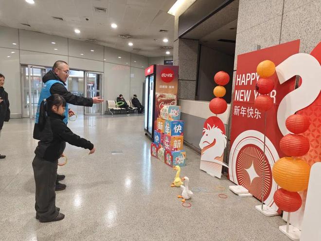 虹桥枢纽4路这个站点好热闹！(图4)