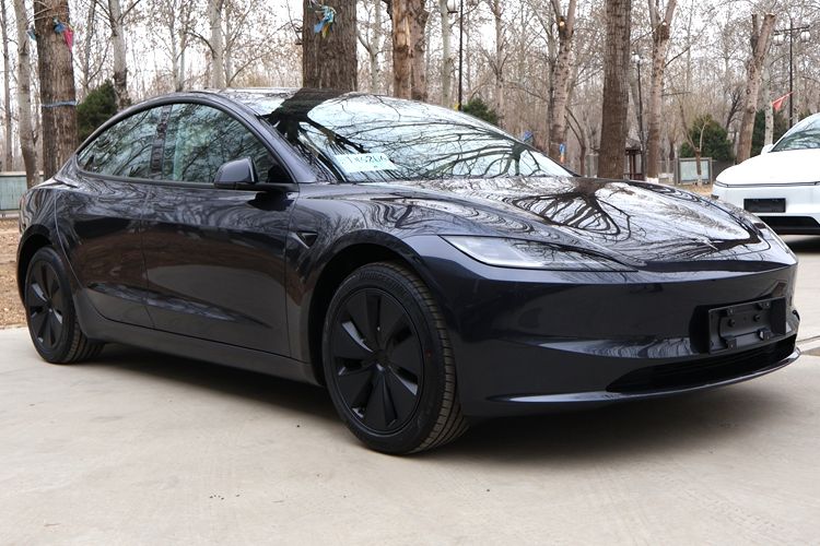 特斯拉Model3车型配置盘点：入门级最受欢迎(图2)