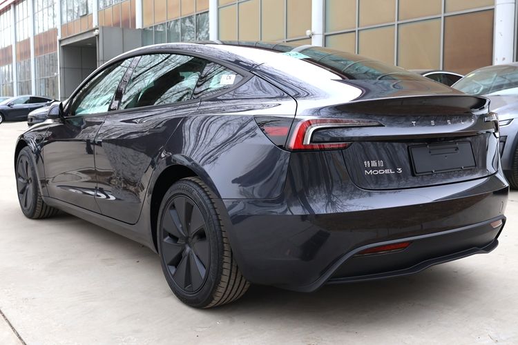 特斯拉Model3车型配置盘点：入门级最受欢迎(图4)