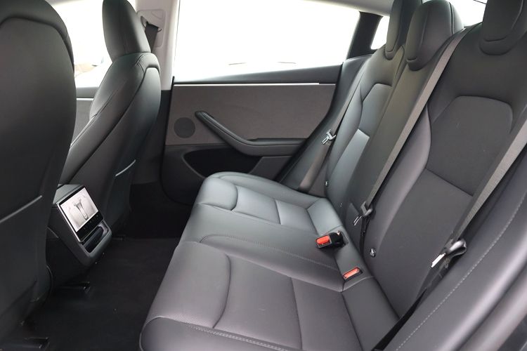 特斯拉Model3车型配置盘点：入门级最受欢迎(图25)