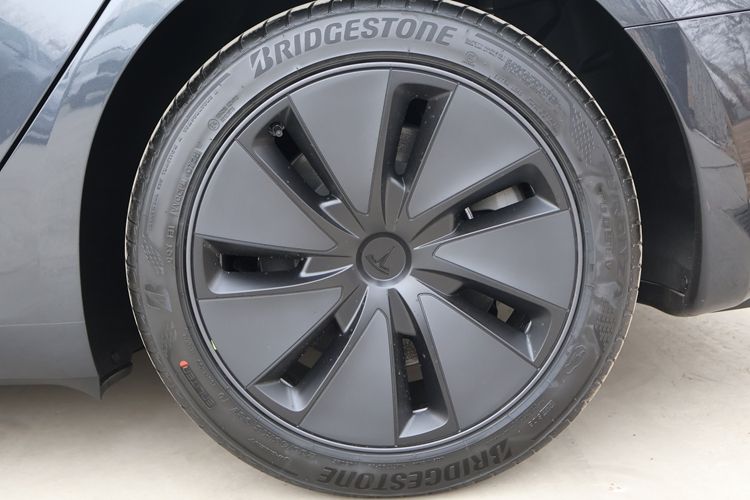 特斯拉Model3车型配置盘点：入门级最受欢迎(图10)