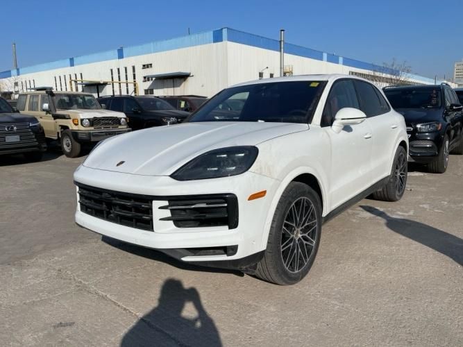 2024款保时捷卡宴耀眼风格炫彩现车最新优惠20万起可分期(图2)