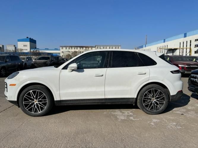 2024款保时捷卡宴耀眼风格炫彩现车最新优惠20万起可分期(图3)