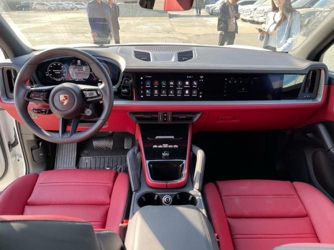 2024款保时捷卡宴耀眼风格炫彩现车最新优惠20万起可分期(图4)