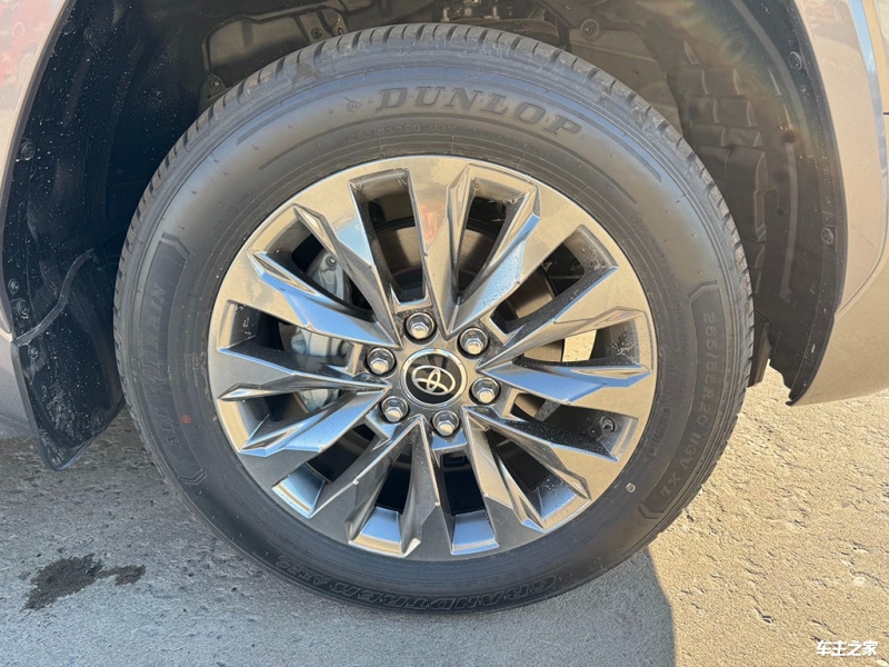 翻山越岭爬山涉水进藏越野车丰田兰德酷路泽4000(图2)