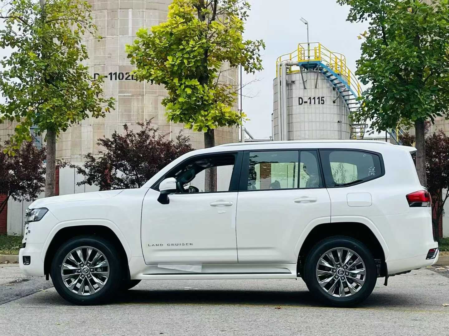 翻山越岭爬山涉水进藏越野车丰田兰德酷路泽4000(图4)