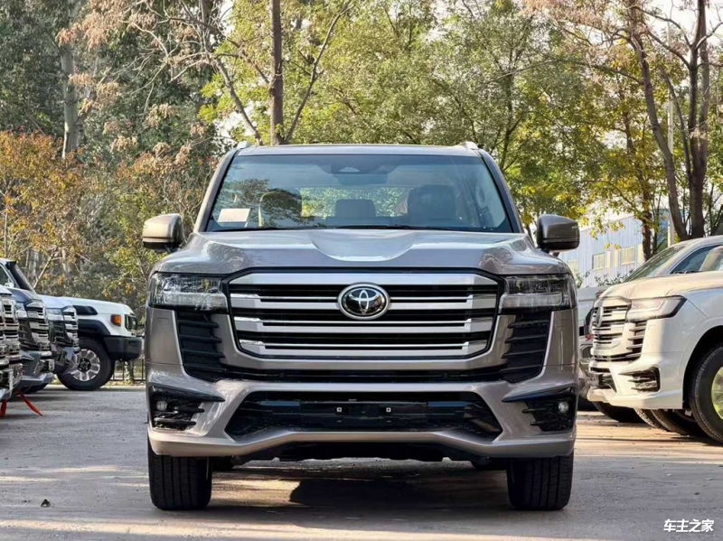 翻山越岭爬山涉水进藏越野车丰田兰德酷路泽4000(图3)