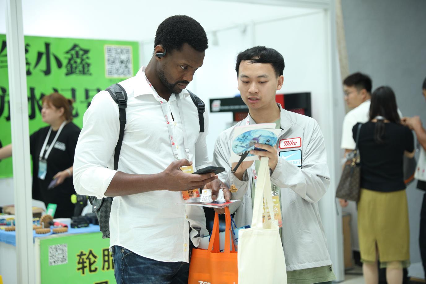 全球轮胎十强齐聚广饶共谱轮胎智造崭新篇章第十五届中国（广饶）国际橡胶暨汽车配件展览会开幕(图2)