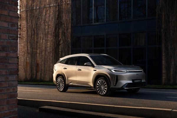 主流精品电混SUV首选吉利银河M7远航家上市限时指导价1098万元-1378万元(图5)